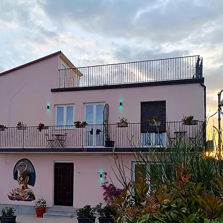 Nirvana Experience Oda ve Kahvaltı 3*